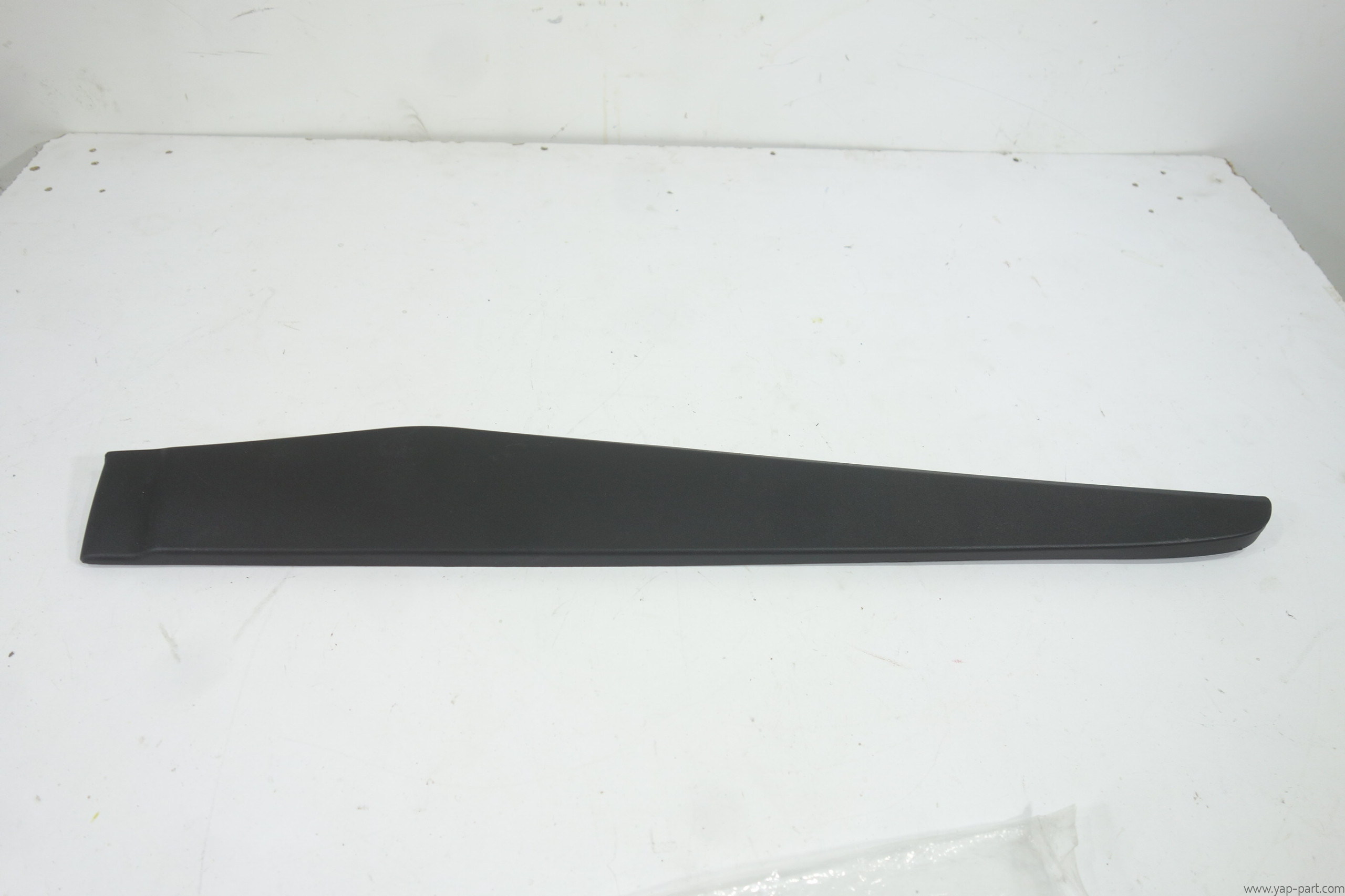 87731Q0400 Hyundai Bayon Sol Arka Kapı Çıtası